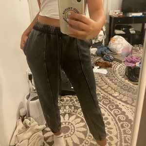 Super cute grey sweatpants!